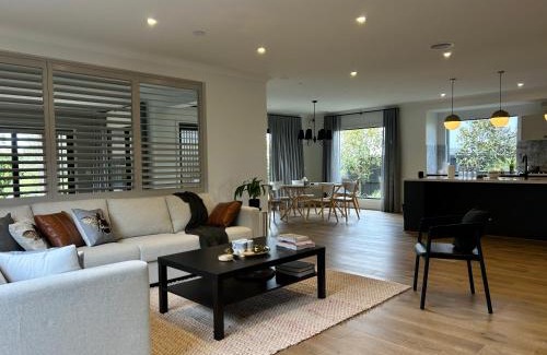 Mambourin Casa | Premier Room with own bathroom in the west of Melbourne
