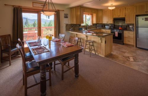 Foresta Casa | Premier Yosemite/Foresta home with views of Half Dome and El Cap from all rooms!