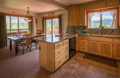 Foresta Casa | Premier Yosemite/Foresta home with views of Half Dome and El Cap from all rooms!