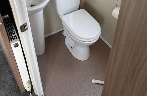 Clacton-on-Sea Cabina | Premium 2 bed Caravan sleeps 6 with huge decking