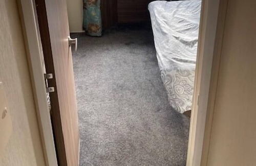Clacton-on-Sea Cabina | Premium 2 bed Caravan sleeps 6 with huge decking