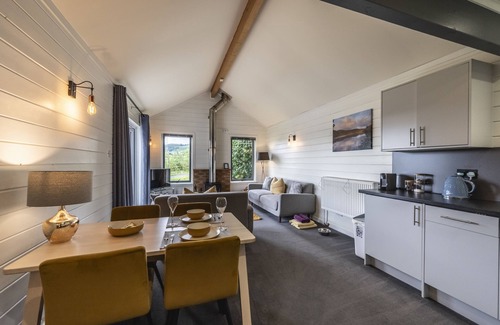 Pitlochry Cabina | Premium 2 Bedroom pet-friendly Lodge with woodburner and amazing views just outside Pitlochry, Perth