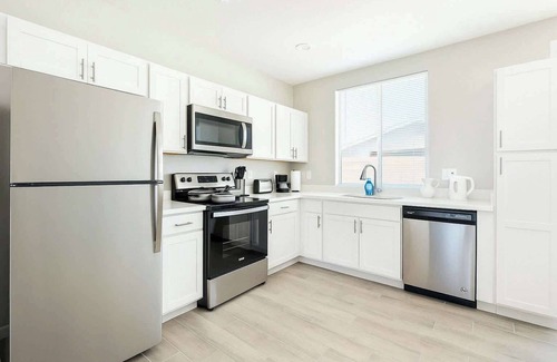 Glendale Apartamento | Premium 3Bed | 2BR | 2Bath | 70" Smart TV | 2Bath