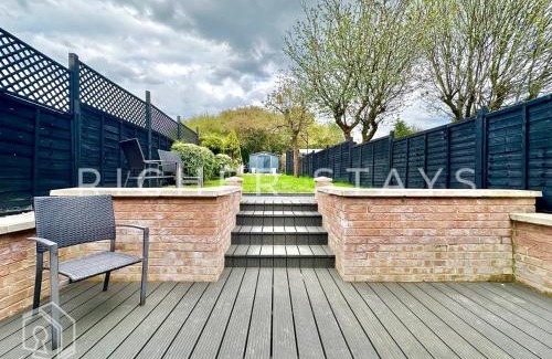 Borehamwood Casa | Premium 3BR House, French Doors and Private Garden