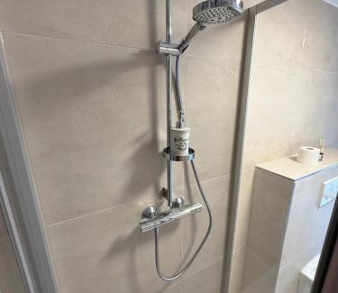 Hamm Apartamento | Premium 4 Bett Appartment ,WIFI, Waipu TV, Waschmaschine, Trockner, Küche in Hamm