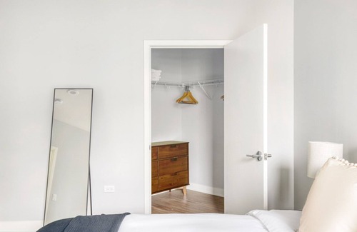 Arlington Heights Apartamento | Premium Arlington Heights 1BR w/ Gym & W/D, near I-90, by Blueground