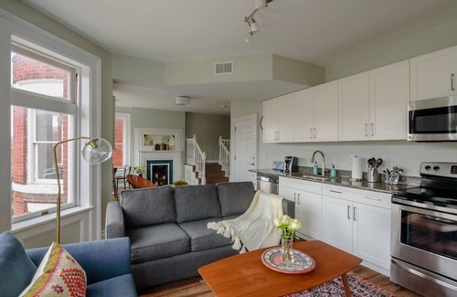 Midtown Apartamento | Premium Bi-level Apartment in Heart of Midtown!
