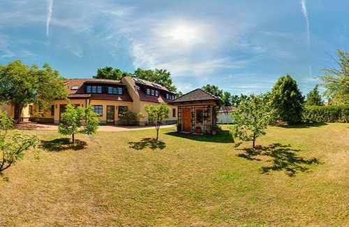 Babelsberg Nord Apartamento | Premium double room (2-4 people), shower/toilet, 1 comb. Living room, bedroom with sofa bed