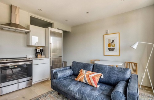 H Street Corridor Apartamento | Premium H Street 1BR w/ W/D, nr Light Rail Station & Buses, by Blueground