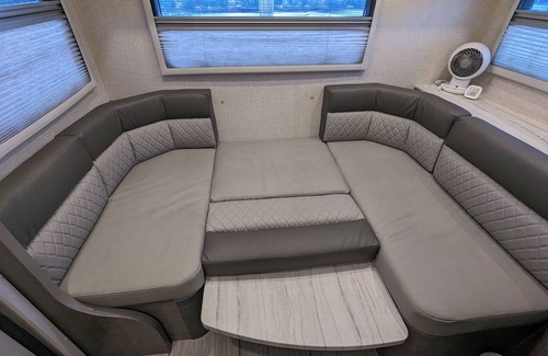 Gravois Mills Casa | Premium Lakefront RV & Golf Cart Experience