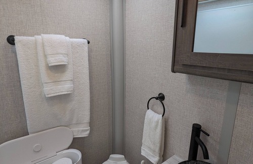 Gravois Mills Casa | Premium Lakefront RV & Golf Cart Experience