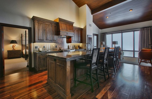 Deer Valley Condominio | Premium Luxury One Bedroom with Hot Tub 1 Apartment Hotel by RedAwning