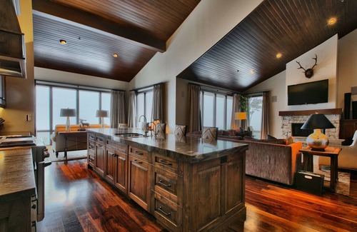 Deer Valley Condominio | Premium Luxury One Bedroom with Hot Tub 1 Apartment Hotel by RedAwning