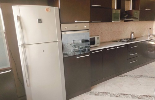Yasamal Cama Y Desayuno | Premium Master Bedroom with AC, Attached Balcony & Bath,WiFi in Center Baku