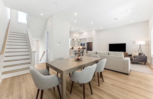 Spring Branch Central Casa | Premium New Construction 3-bedroom - 15 Min to Downtown