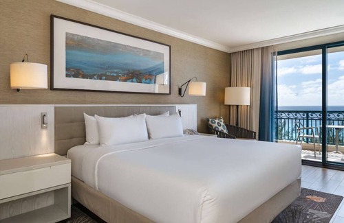 Garrison Historic Area Hotel | Premium Ocean View 1 King Bed