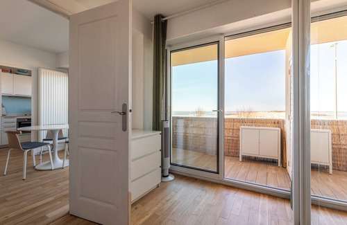 Behobie Apartamento | Premium oceanfront apartment. Ideal for couples or small families.