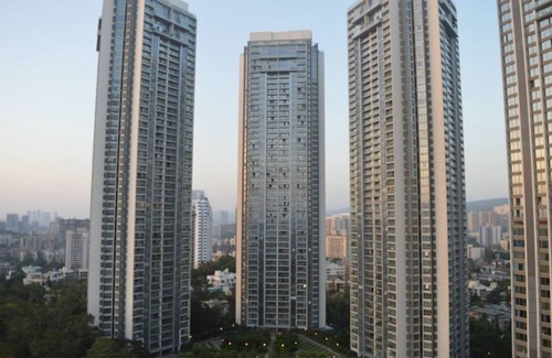 Malad East Apartamento | Pool View Premium en Esquire - Oberoi Garden City