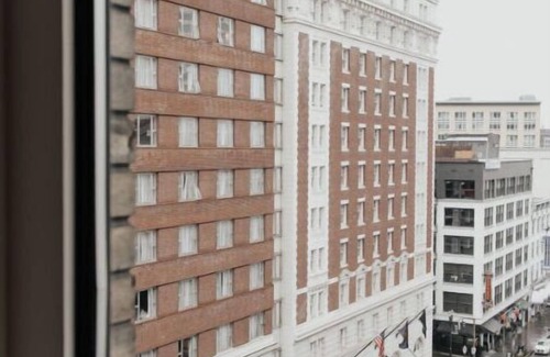 Downtown Portland Apartamento | Premium Queen | Vivid Locale + Immersive Delights