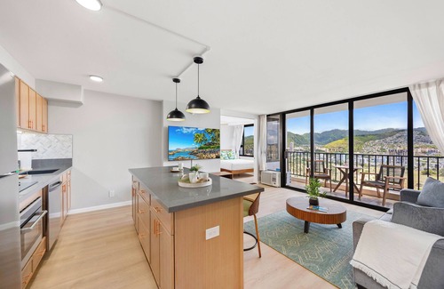 Waikiki Apartamento | Premium Remodeled Condo in Waikiki with 2 Beds and Parking
