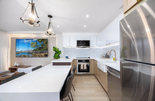 Waikiki Apartamento | Premium Remodeled Condo in Waikiki with 2 Beds and Parking