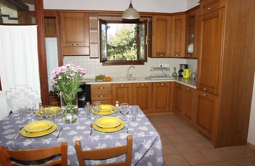 Prines Villa | Premium Rethymno Villa | 3 Bedrooms | Villa Hinaki | Private Garden | Private Outdoor Pool | BBQ | Outdoor Sitting and Dining Area | Prines