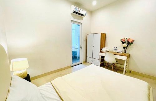 Tan Thuan Dong Apartamento | Premium Room with Balcony - Free Pick Up Airport and laundry