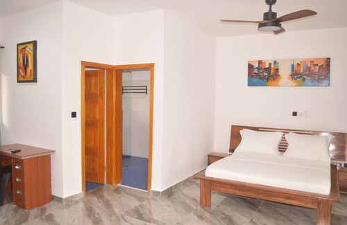 Kribi Hotel | Habitacion Doble-Confortable-Baño con ducha-Vista al Mar