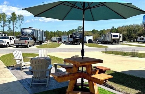 Oak Alquiler De RV | Premium RV Pull-Thru Site 🏖️Near Beaches🌊Allows Boats 🚤!
