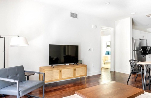Renaissance Apartamento | Premium San Jose 3BR w/ W/D, Pool, Gym, BBQ, near freeways, by Blueground
