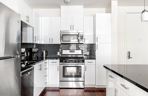 Renaissance Apartamento | Premium San Jose 3BR w/ W/D, Pool, Gym, BBQ, near freeways, by Blueground