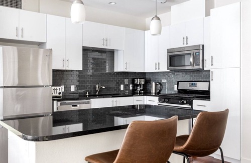 Renaissance Apartamento | Premium San Jose 3BR w/ W/D, Pool, Gym, BBQ, near freeways, by Blueground