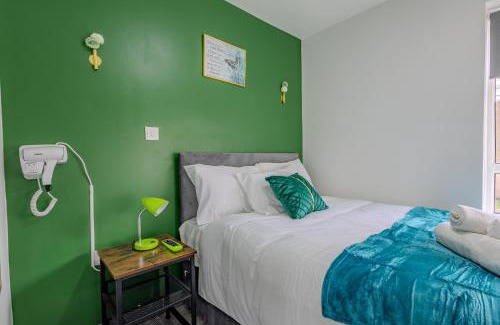 Nottingham Casa | Premium Serviced Accommodation Nottingham, 4 Bedrooms, 5 Beds, 4 Bathrooms, Sleeps 7
