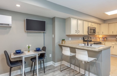Abingdon Apartamento | Premium Studio in Historic District, Walking Distance to Restaurants & Shops!
