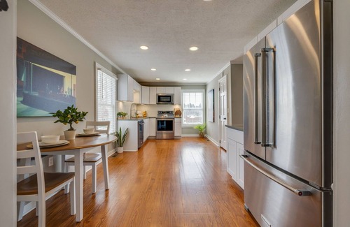 Abingdon Casa | Premium Suite in Historic District, Walking Distance to Restaurants & Shops!