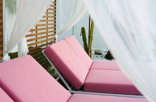 Uptown Design District Apartamento | Premium Suite, King Bed With Sofa Bed, Pool View