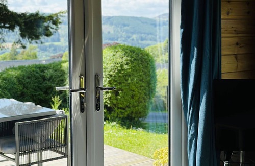 Pitlochry Cabaña | Premium Woodland Lodge with Hot Tub and Woodburner