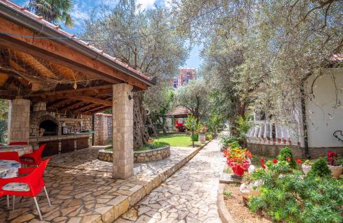Utjeha Complejo | President Bungalows and Apartments