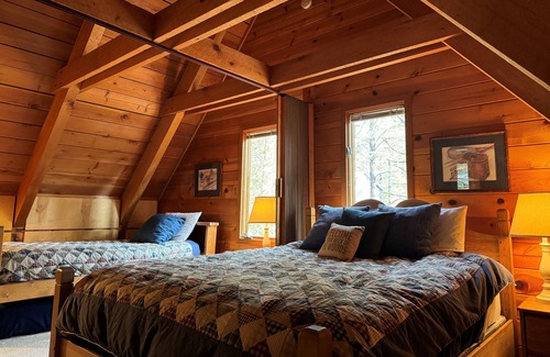 Sunriver Chalet De Esquí | Aprovechar: julio y agosto !! Grandes críticas, cerca del río, WiFi, perro OK