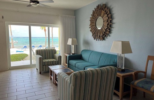 Colliers Bay Condominio | President's Wk-Oceanfront spacious beautiful Studio apartment with private patio