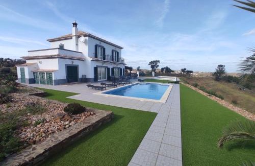 Conceicao Villa | Prestige for Home - Moradia Vista Mar, Piscina, Jardim e Estacionamento