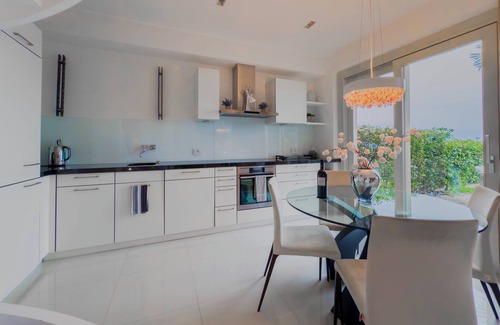 Parzanica Apartamento | Prestige Lake Skyline