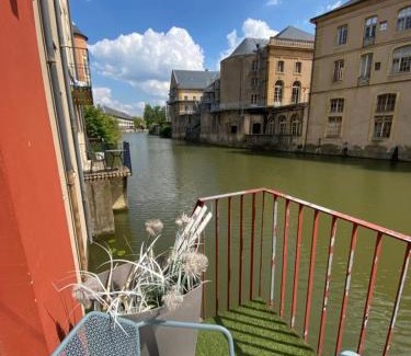 Les Iles Apartamento | Prestige Romantique "Comme a Venise" avec terrasse sur la Moselle en plein centre historique du quartier des îles de Metz - parking inclus - CHANGEMENT DE GESTIONNAIRE