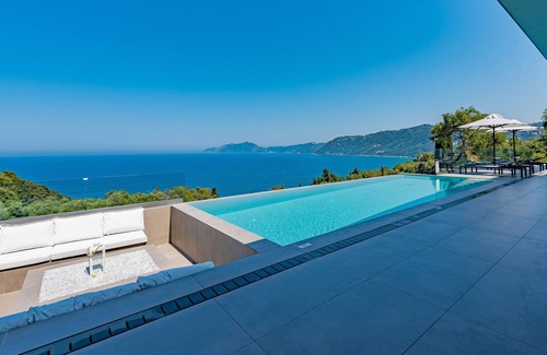 Pentati Villa | PRESTIGIO VILLAS | Nr Ag GORDIOS | Impresionantes vistas al mar