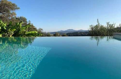 Agios Markos Villa | PRESTIGE VILLAS 'Tree Tops' - Villa en la costa noreste con piscina infinita ...