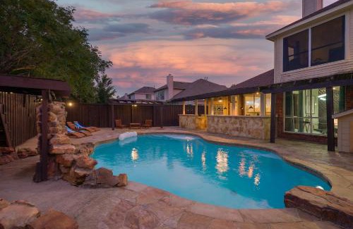 Sachse Casa | Prestigious 5BR 3,5BA Holiday Home with Pool, Sauna, Game Room & Bar