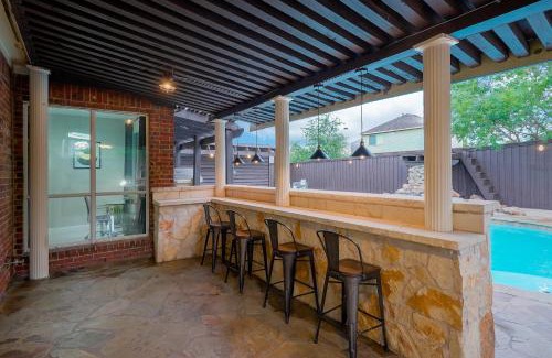 Sachse Casa | Prestigious 5BR 3,5BA Holiday Home with Pool, Sauna, Game Room & Bar
