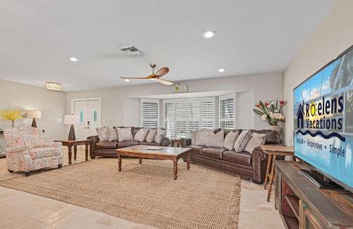 Pelican Casa | Prestigious location, Renewal Remodel, Heated Pool - Villa Pineapple Oasis