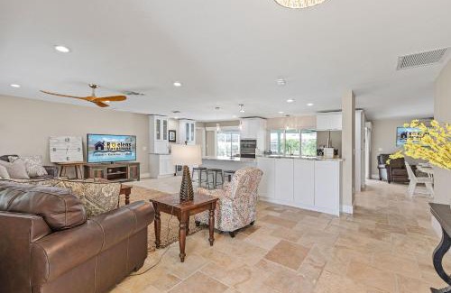 Pelican Casa | Prestigious location, Renewal Remodel, Heated Pool - Villa Pineapple Oasis