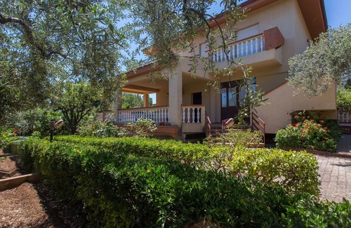 Trabia Villa | PRESTIGIOSA VILLA EN RESIDENCIA CON PISCINAS Y CAMPO DEPORTIVO